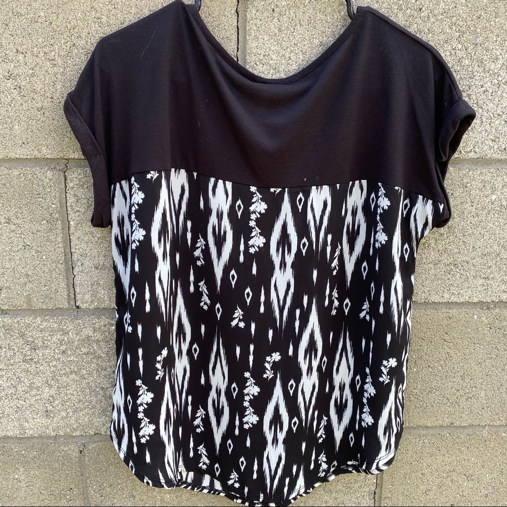 Black & White Aztec Graphic short sleeve sheer blouse Top L